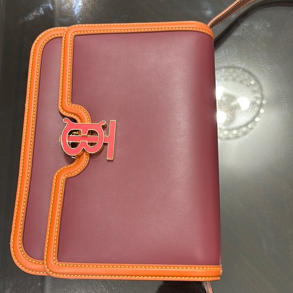 Brand New Medium calf Leather TB Bag - Crossbody cum Shoulder - Picture 6 of 8